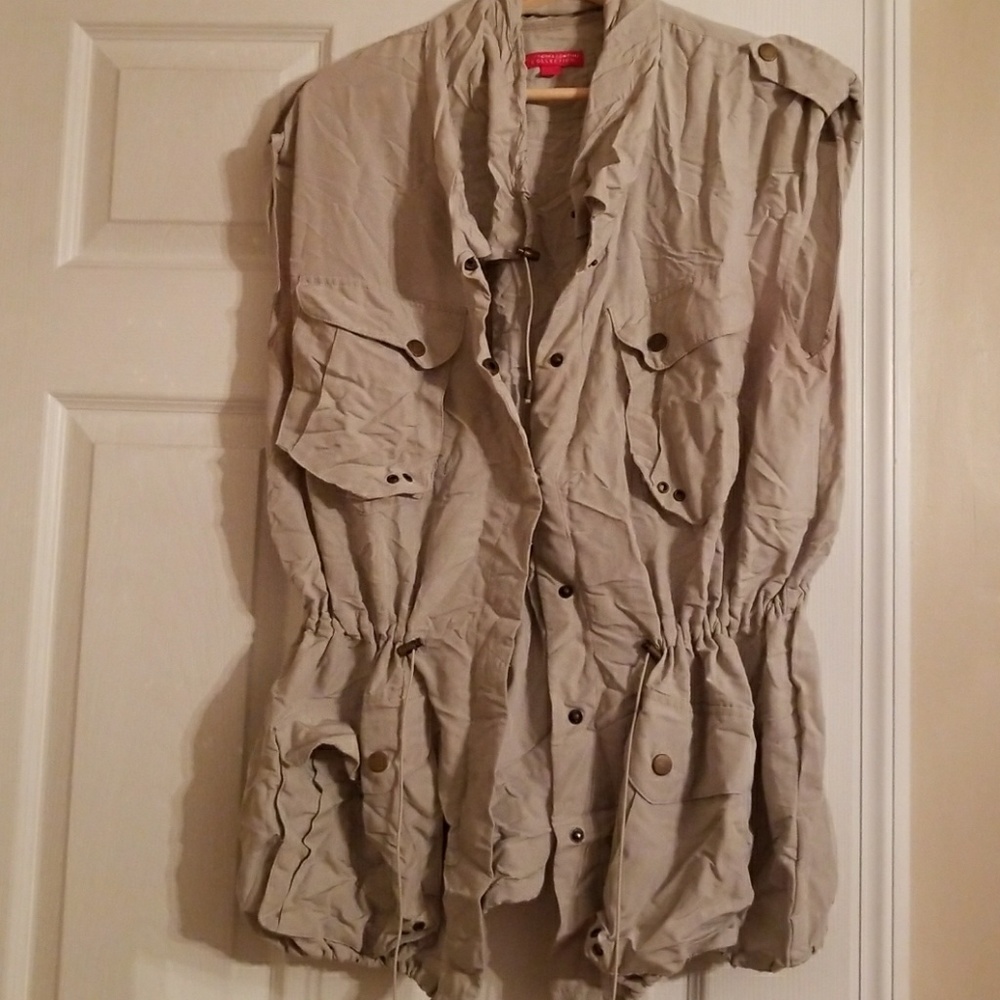 Sleeveless jacket